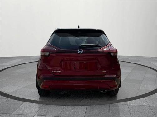 2021 Nissan Kicks SR