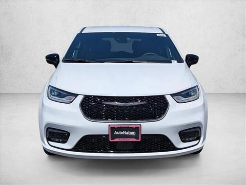 Bright White Clearcoat 2026 Chrysler Pacifica L