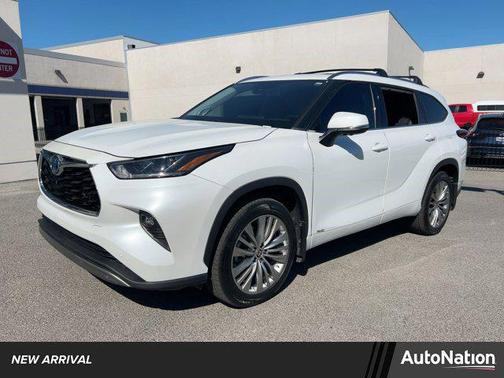 2023 Toyota Highlander Hybrid Platinum
