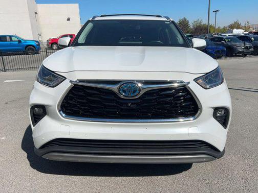 2023 Toyota Highlander Hybrid Platinum