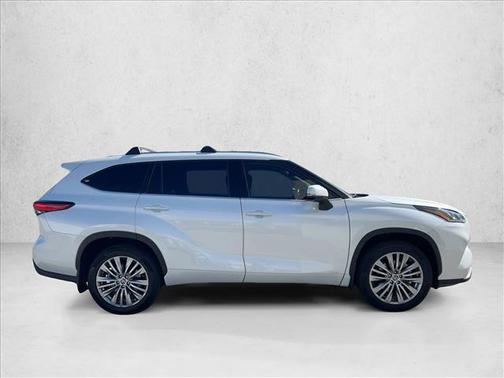 2023 Toyota Highlander Hybrid Platinum