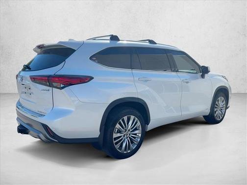 2023 Toyota Highlander Hybrid Platinum