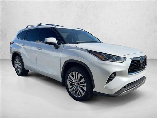 2023 Toyota Highlander Hybrid Platinum
