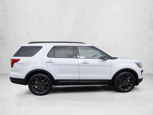 Oxford White 2018 Ford Explorer XLT