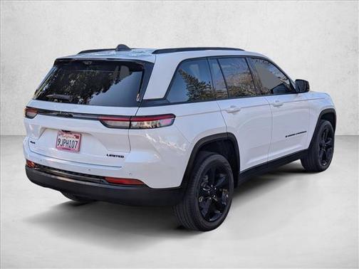 Bright White Clearcoat 2023 Jeep Grand Cherokee Limited