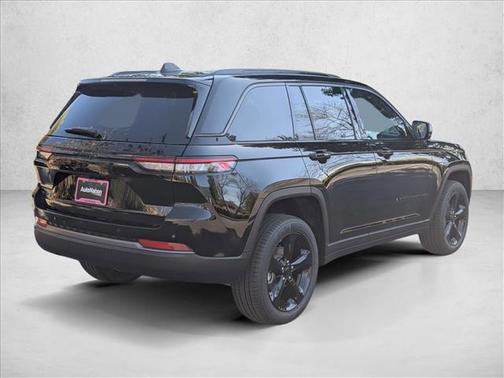 Diamond Black Crystal Pearlcoat 2026 Jeep Grand Cherokee Limited