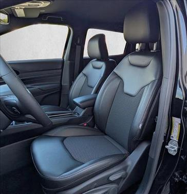 Diamond Black Crystal Pearlcoat 2026 Jeep Compass Latitude