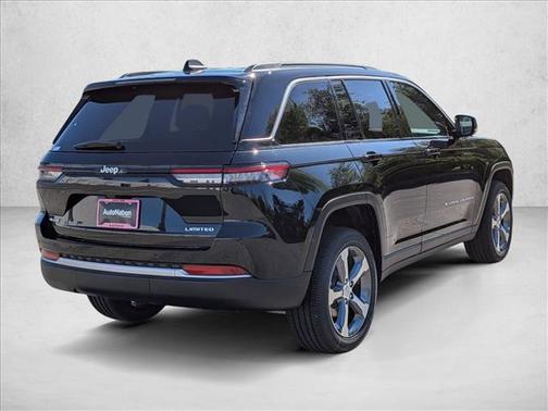 Diamond Black Crystal Pearlcoat 2026 Jeep Grand Cherokee Limited