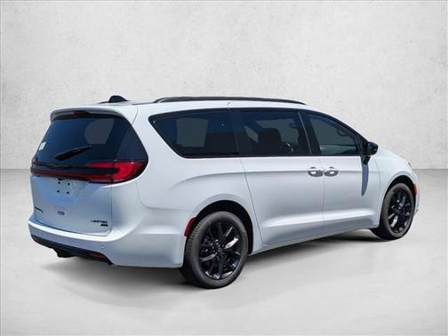 Bright White Clearcoat 2026 Chrysler Pacifica Limited