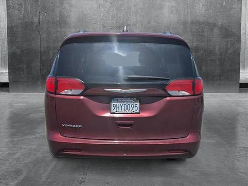 2021 Chrysler Voyager LXI