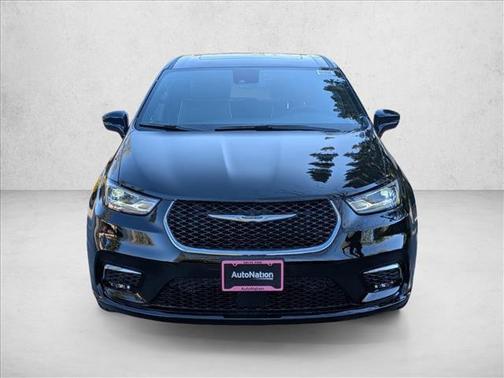 Diamond Black Crystal Pearlcoat 2026 Chrysler Pacifica Limited