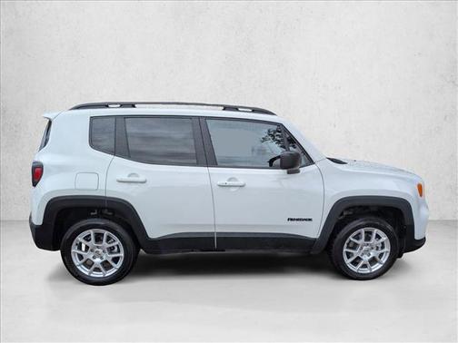 Alpine White Clearcoat 2022 Jeep Renegade Latitude