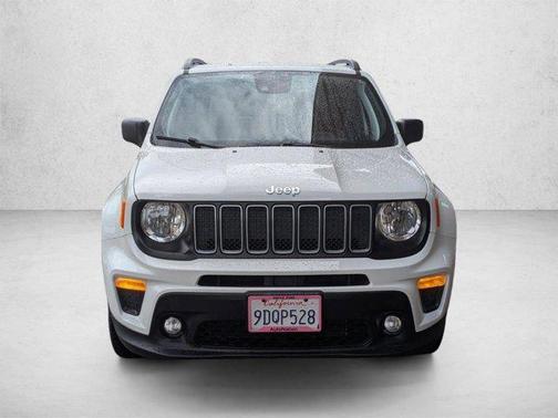 Alpine White Clearcoat 2022 Jeep Renegade Latitude