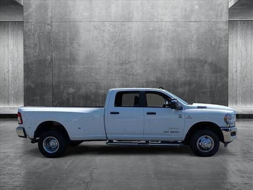 2024 RAM 3500 Big Horn Crew Cab 4x4 8' Box