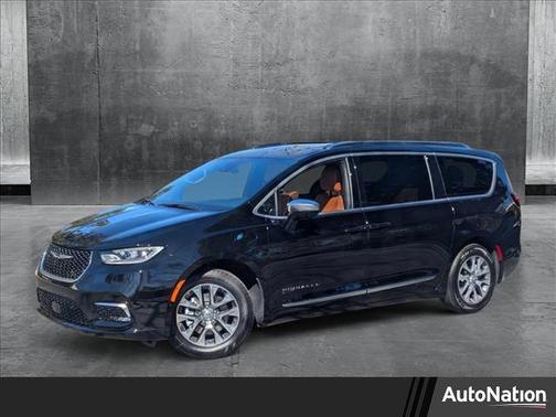 2025 Chrysler Pacifica L