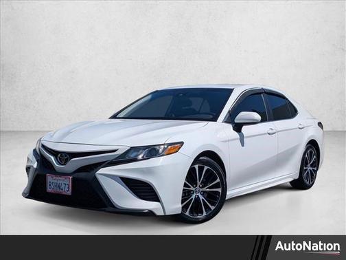 Super White 2019 Toyota Camry SE