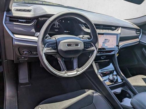 Diamond Black Crystal Pearlcoat 2026 Jeep Grand Cherokee Altitude