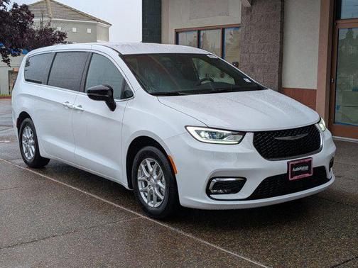 Bright White Clearcoat 2026 Chrysler Pacifica L