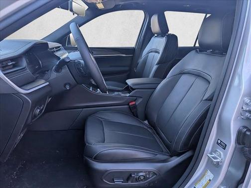 Silver Zynith 2026 Jeep Grand Cherokee Limited