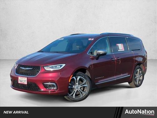 Velvet Red Pearlcoat 2023 Chrysler Pacifica L
