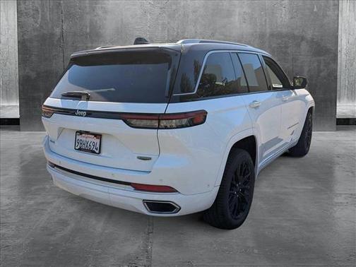 2022 Jeep Grand Cherokee Summit