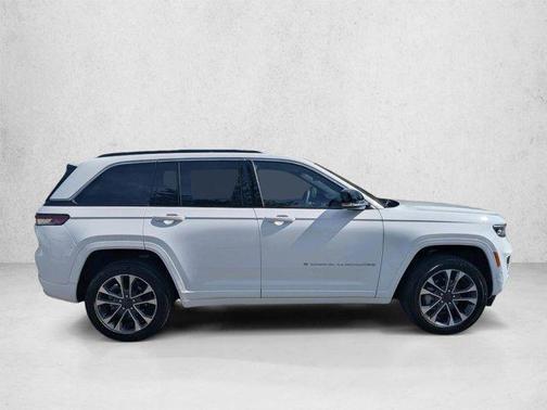 Bright White Clearcoat 2025 Jeep Grand Cherokee Overland