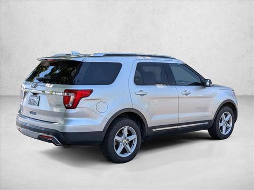 Ingot Silver Metallic 2016 Ford Explorer XLT