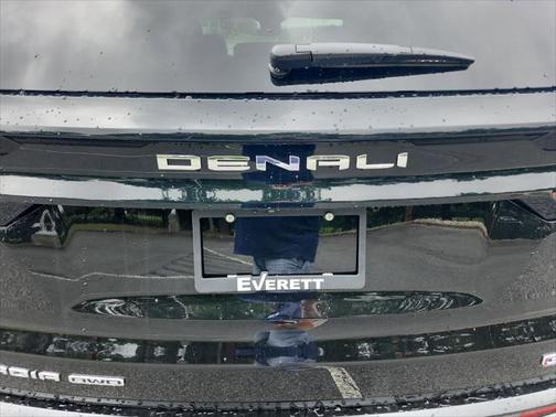 2025 GMC Acadia Denali
