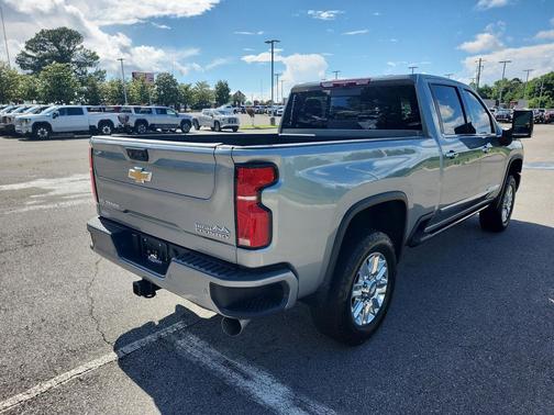 Sterling Gray Metallic 2024 Chevrolet Silverado 2500 High Country
