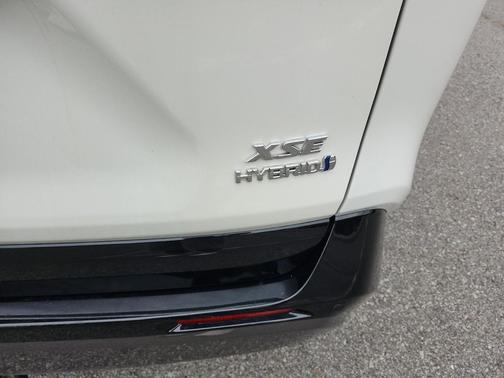 Blizzard Pearl w/Midnight Black Roof 2020 Toyota RAV4 Hybrid SE