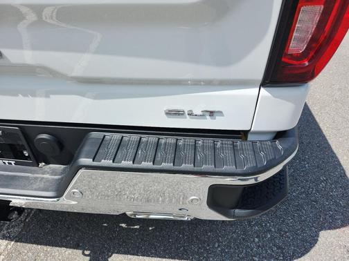 Summit White 2025 GMC Sierra 1500 SLT