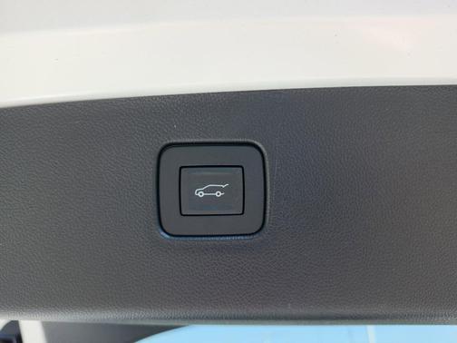 White Frost Tricoat 2026 Buick Envista Avenir FWD