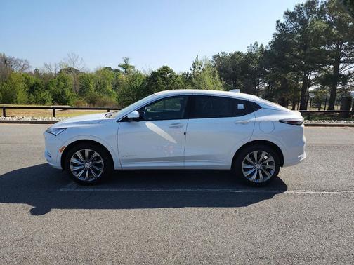 White Frost Tricoat 2026 Buick Envista Avenir FWD