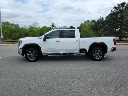 Summit White 2025 GMC Sierra 2500 SLT