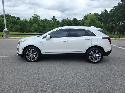 Crystal White Tricoat 2024 Cadillac XT5 Premium Luxury