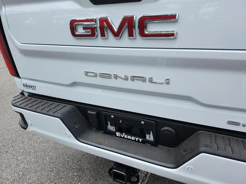 Glacier White Tricoat 2026 GMC Sierra 2500 Denali