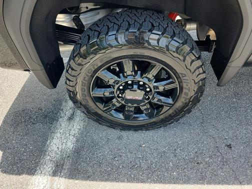 Onyx Black 2026 GMC Sierra 2500 AT4
