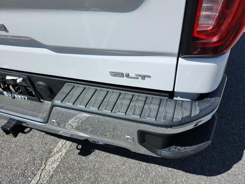 Summit White 2021 GMC Sierra 1500 SLT