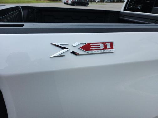 White Frost Tricoat 2025 GMC Sierra 1500 SLT