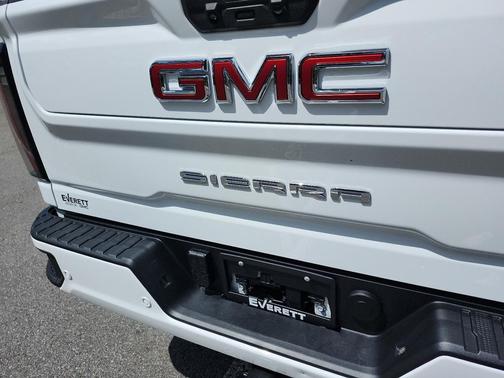 Summit White 2025 GMC Sierra 2500 AT4