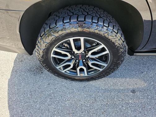 2024 GMC Yukon 4WD AT4