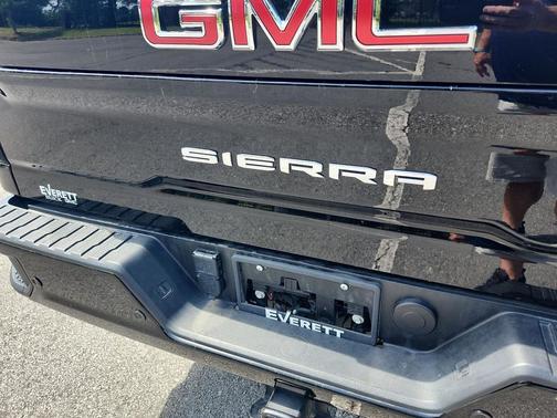 Onyx Black 2024 GMC Sierra 2500 AT4
