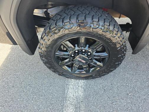 Onyx Black 2024 GMC Sierra 2500 AT4