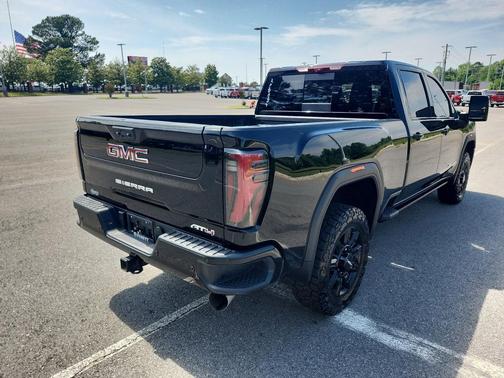 Onyx Black 2024 GMC Sierra 2500 AT4
