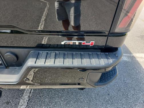 Onyx Black 2024 GMC Sierra 2500 AT4