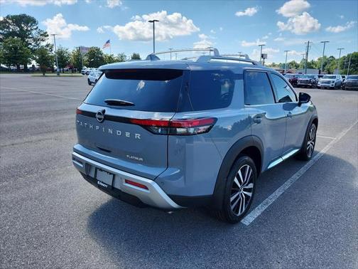 2024 Nissan Pathfinder Platinum FWD