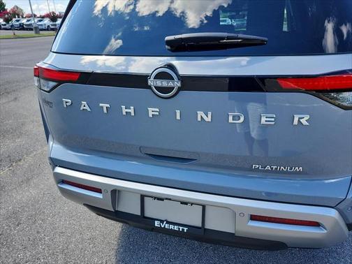 2024 Nissan Pathfinder Platinum FWD