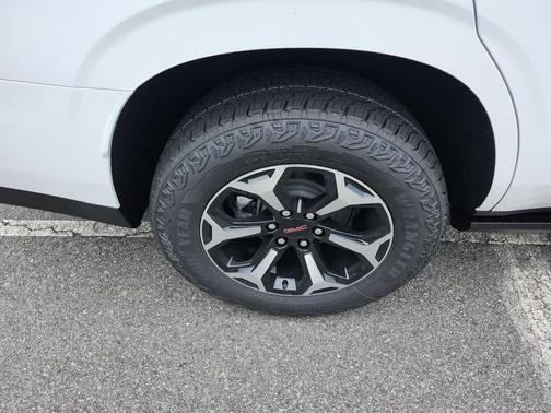 2026 GMC Yukon 4WD AT4