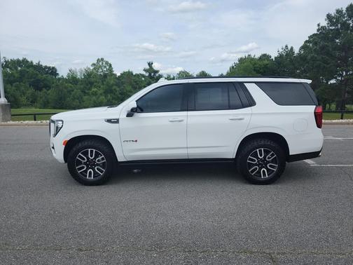 Summit White 2024 GMC Yukon 4WD AT4