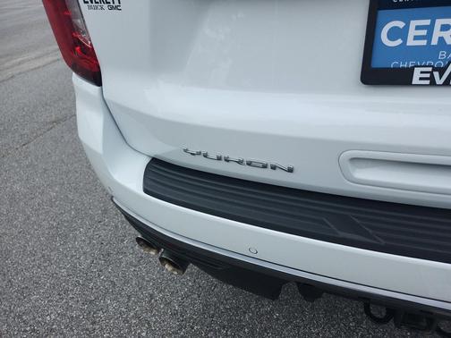 Summit White 2024 GMC Yukon 4WD AT4